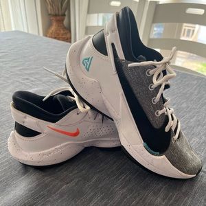 Nike Boys Zoom Freak 2 White/Black